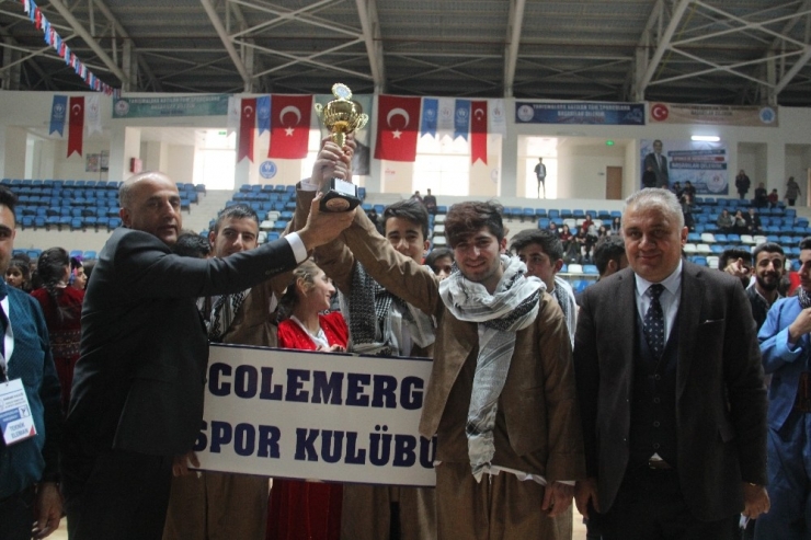 Hakkari’de Kulüpler Arası Halkoyunları Yarışması
