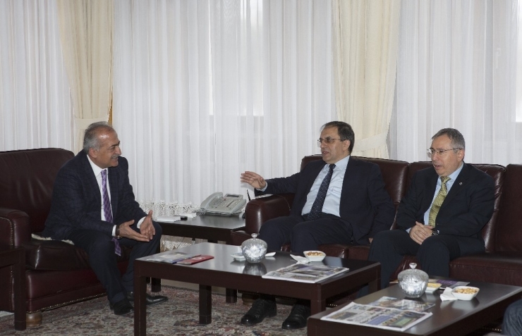 Rektör Çomaklı: “Dag, Türkiye’nin Uzay Bilimleri Açısından Dünyaya Açılan Kapısı Olacak”