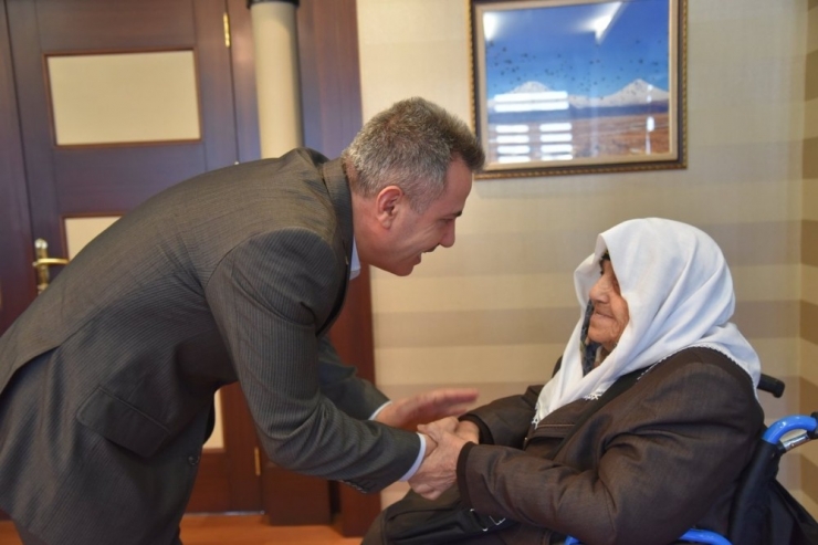 Vali Elban Şehit Yakınları Ve Gazilerle Buluştu