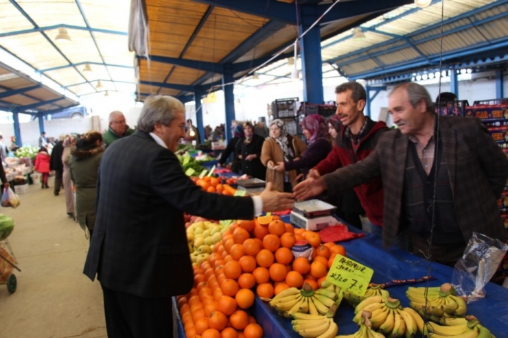 Başkan Şahin’den Pazar Esnafına Ziyaret
