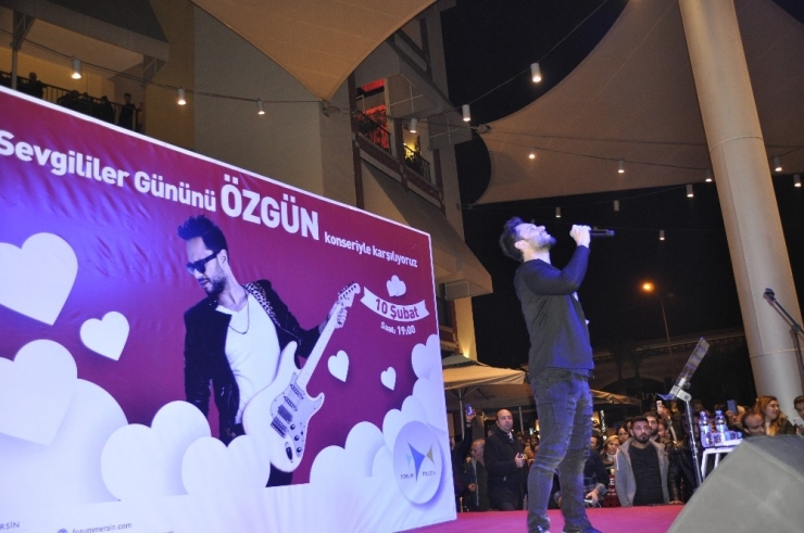Forum Mersin’de Romantizm Rüzgarları Esti