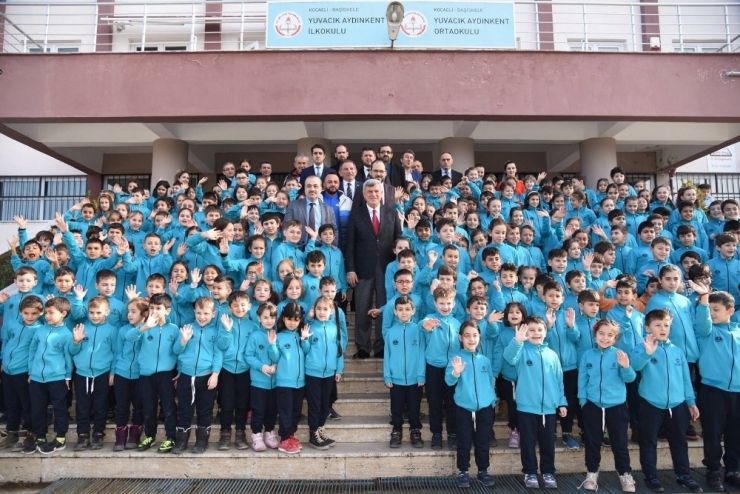 Başkan Karaosmanoğlu Ve Başkan Ayaz Okulları Ziyaret Etti