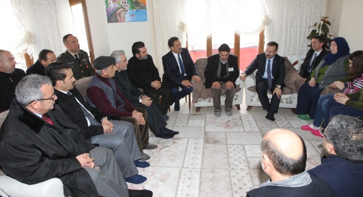 İl Protokolü Şehit Ağçay’ın Evini Ziyaret Etti