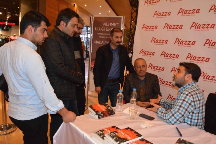 “Madalyasız”ın Yazarı Okuyucularıyla Buluştu