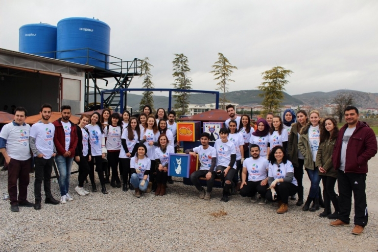 Gençlerden Sokaktaki Dostlara Yeni Evler