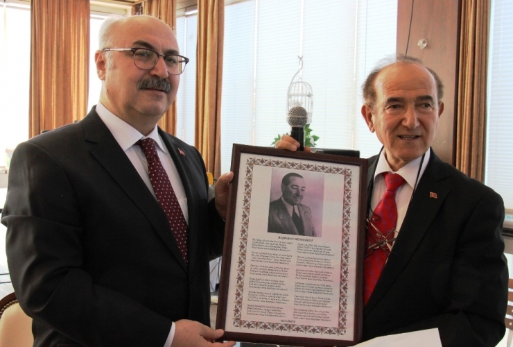 Vali Köşger, Aydınlı Şair Ve Yazarlarla Bir Araya Geldi