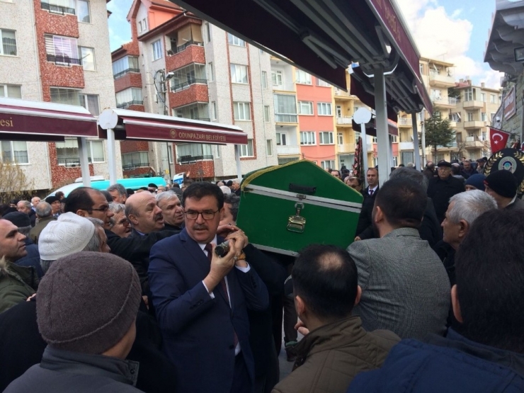 Kalp Krizi Geçiren Öğretmen Son Yolculuğunu Uğurlandı