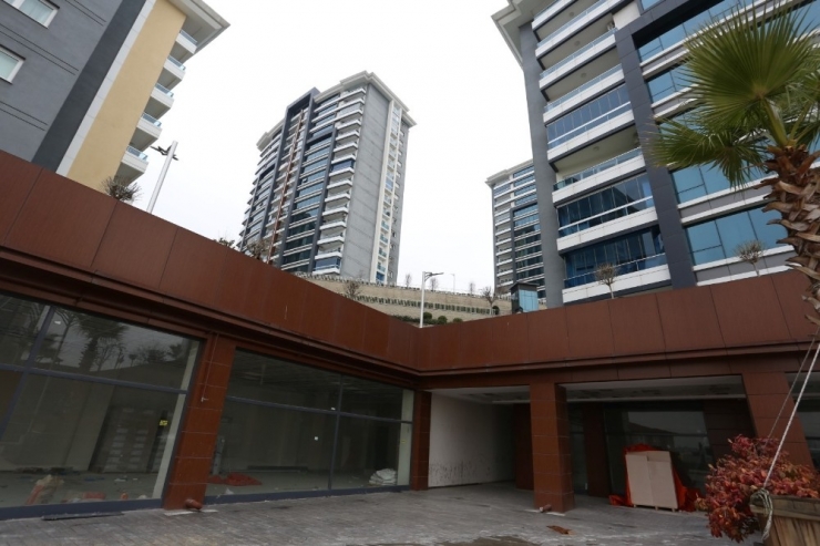 Yıldız Konutları’ndaki İş Yerlerinde Dönüşüm Çalışması Başladı