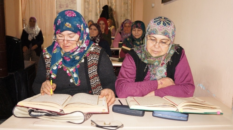 Sarıgöl’de Kur’an Kurslarına Yoğun İlgi