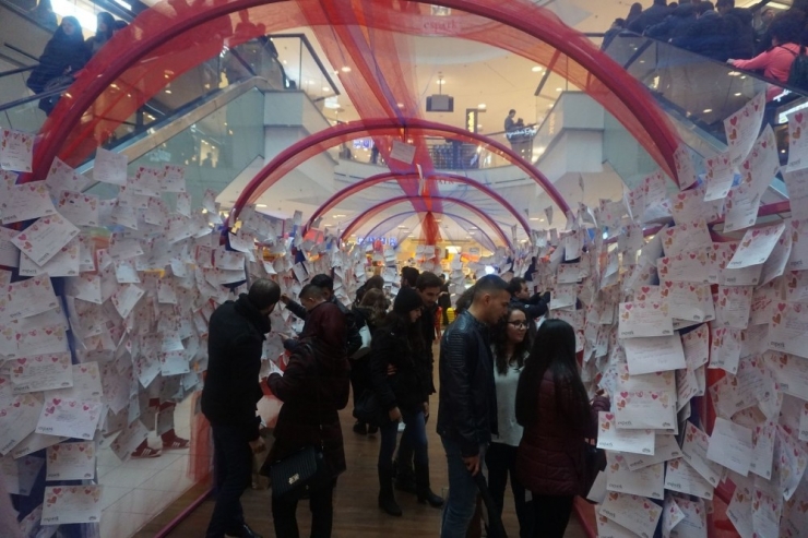 Espark’ta ’Aşk Tüneli’