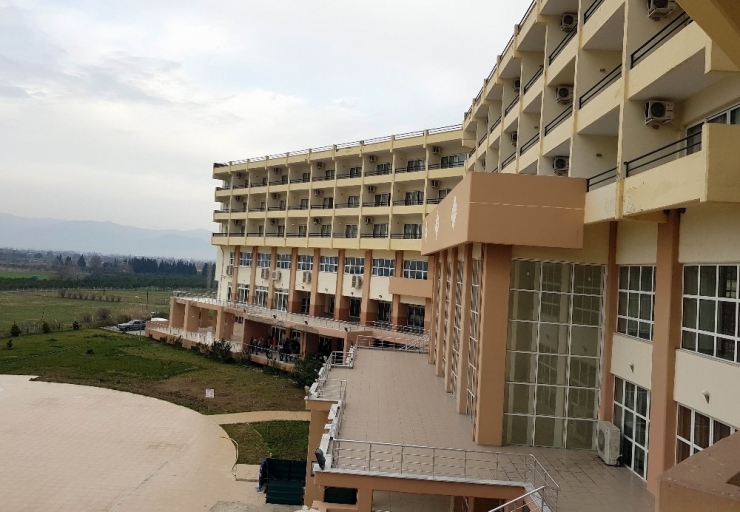 Burası Hem Okul Hem De Otel