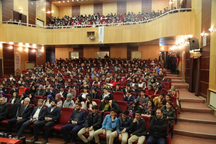 Öğrencilere ‘Başarıya Gülümse’ Konferansı