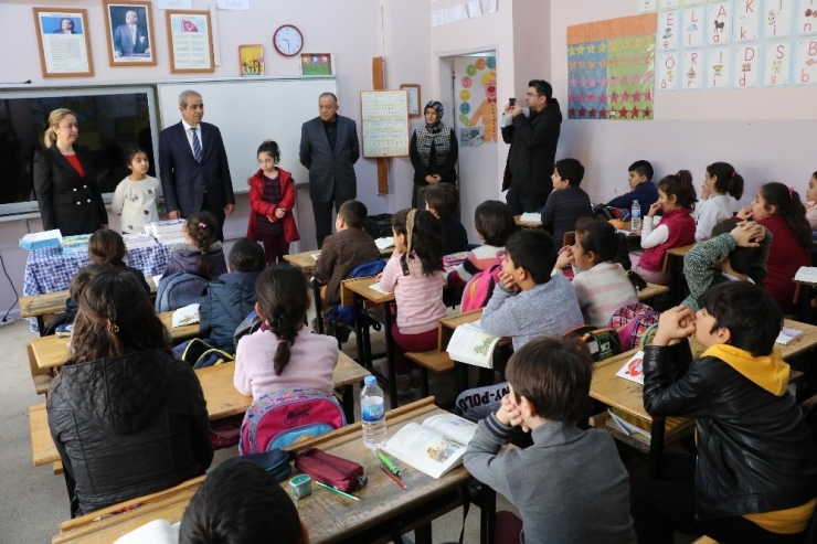 Demirkol, İlkokul Öğrencileriyle Kitap Okudu