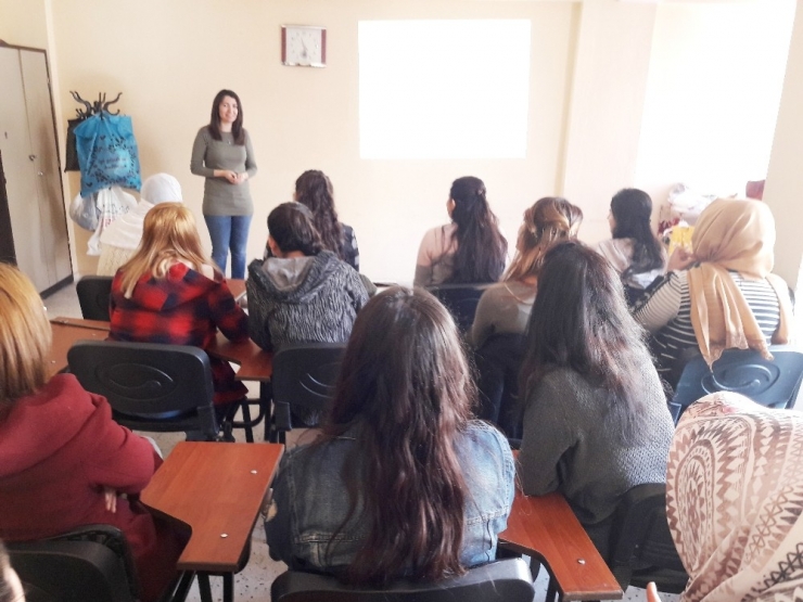 Silvan’da ‘Güvenli Annelik’ Semineri