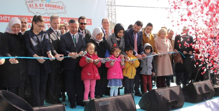 Bakan Yılmaz: "Fırsat Eşitliği Temelinde Eğitim Vermeye Çalışıyoruz"