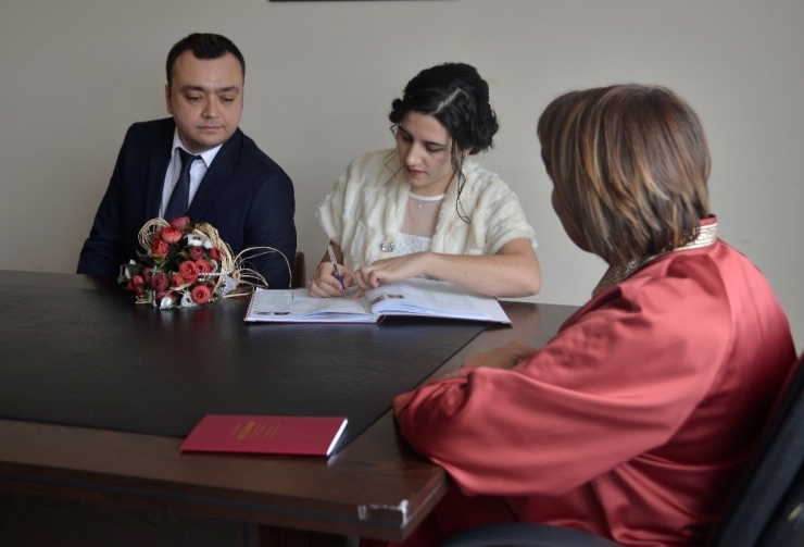 14 Şubat’ta Nikah Masasına Oturdular