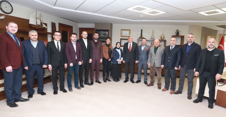 Başkan Karaosmanoğlu, Kocaeli Trabzonlular Derneği Yönetimini Ağırladı