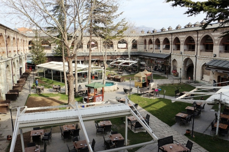 Türkiye’nin En Büyük 5 Hanından Birisi Taşhan 400 Yıldır Esnafa Ev Sahipliği Yapıyor