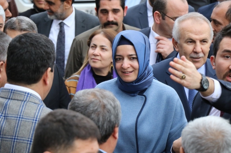 Bakan Kaya, Reyhanlı’da Şehit Aileleri İle Bir Araya Geldi