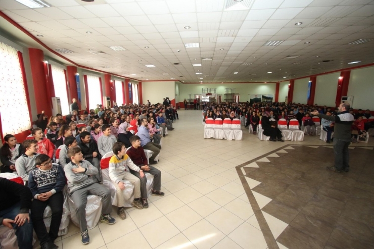 Erdem Uygan Konferansına Yoğun İlgi