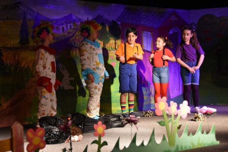 "Üç İyi Arkadaş" Minik Seyircileriyle Buluşuyor