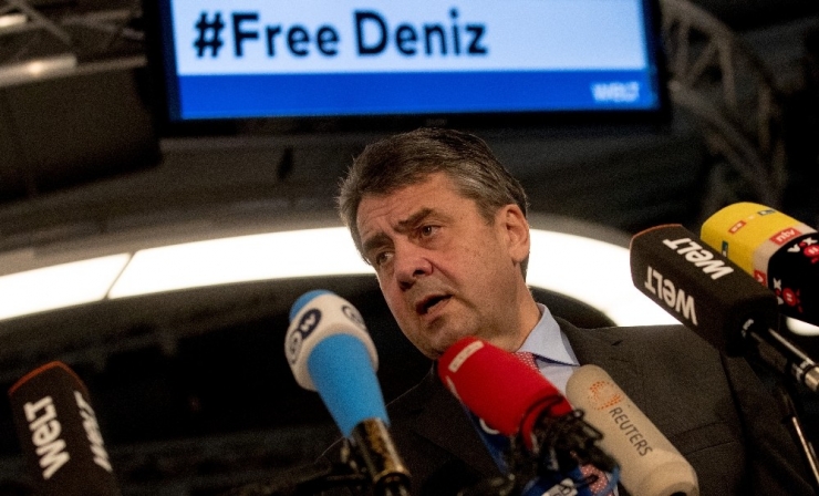 Almanya Dışişleri Bakanı Gabriel’den Deniz Yücel Açıklaması