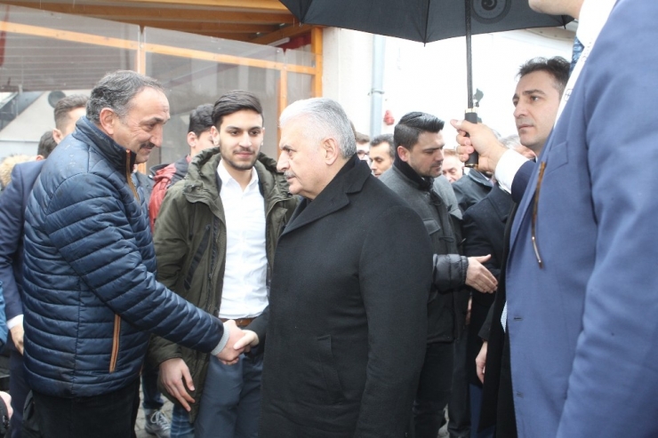 Başbakan Yıldırım, Cuma Namazını Münih Merkez Camii’nde Kıldı