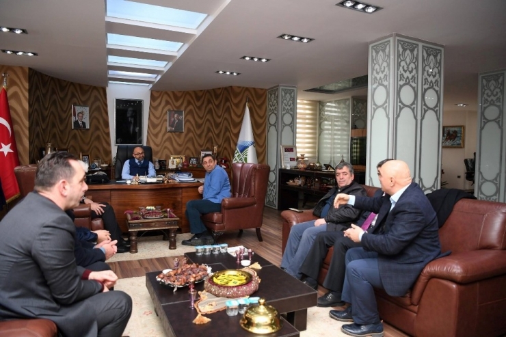 Umre’den Dönen Üzülmez’e Hayırlı Olsun Ziyaretleri Devam Ediyor