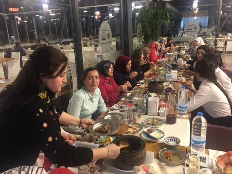 Ayten Usta Çalışanları Moral Yemeğinde Buluştu