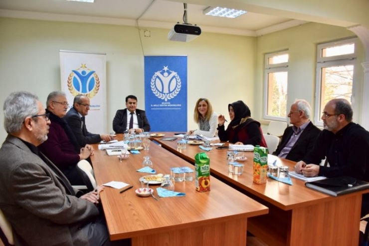 Şeyh Edebalı Edebiyat Mektepleri Ve Medeniyet Söyleşileri Projesi Değerlendirme Toplantısı