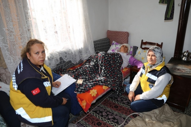 Burhaniye’de ‘Yalnız Değilsiniz’ Ekibi İşbaşında