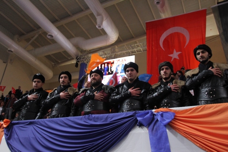 Binlerce Kişi Cumhurbaşkanını Bekliyor