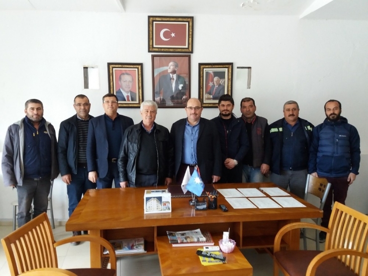 Foça’da Ak Parti’ye Katılımlar Devam Ediyor