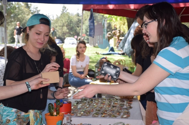 Güzel Sanatlar Fakültesinde Geleneksel “Bahar Panayırı” Kuruldu