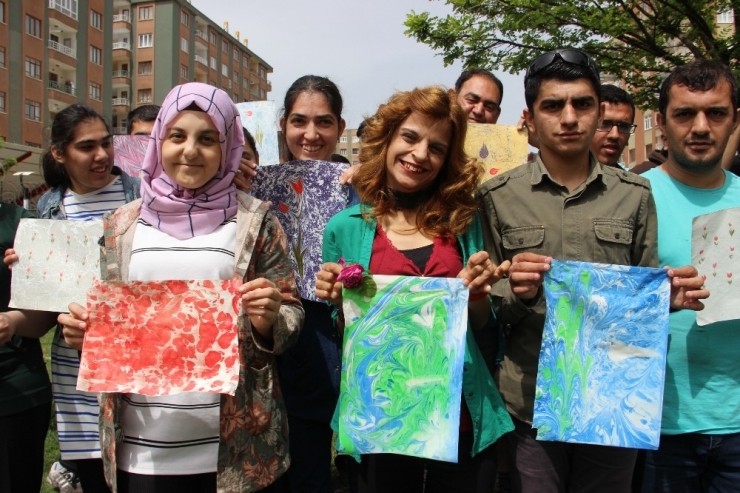 Engelliler Hayallerini Ebruya İşledi