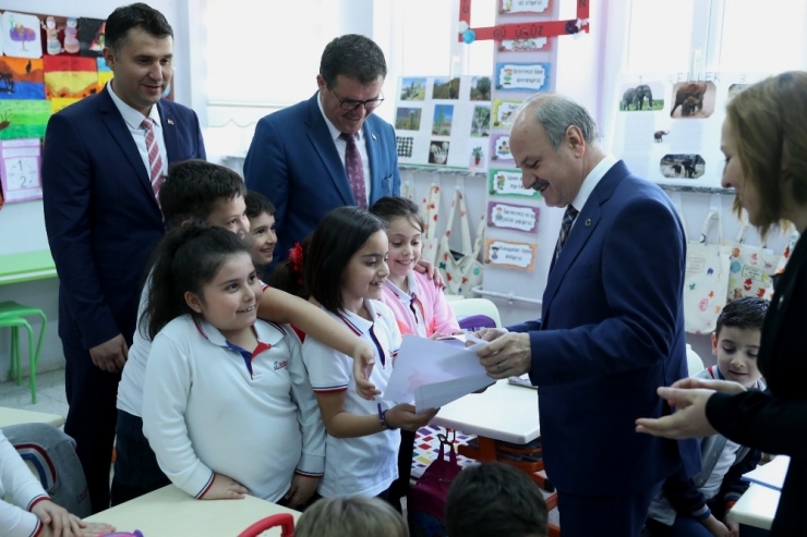 ’Bir Hilal Uğruna’ Bayrak Temalı Serginin Açılışı Yapıldı