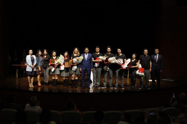 Avukatlar Tiyatro Sahnesinde