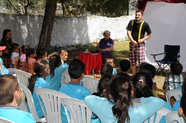 Miniklere Tiyatrolu Teknoloji Uyarısı