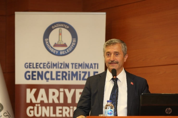 Tahmazoğlu Öğrencilerle Kariyer Günlerinde Buluştu