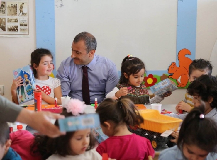 Vali Sonel, Miniklerle Bir Araya Geldi