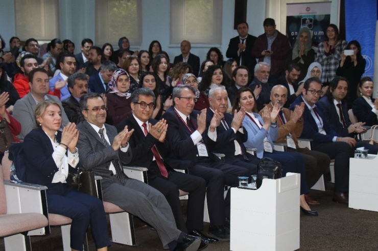 Anadolu Üniversitesi Açıköğretim Fakültesi’nde Başarılı Öğrenciler Belgelendirildi