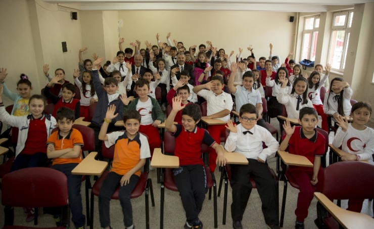 Başkan Çelik, Besime Özderici İlkokulunda Öğrencilerle Buluştu