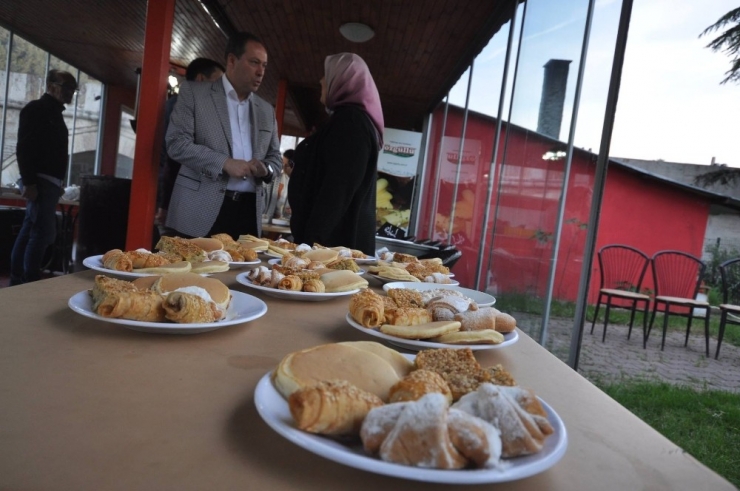 Geyve’de Ayvalı Lezzetler Beğenildi