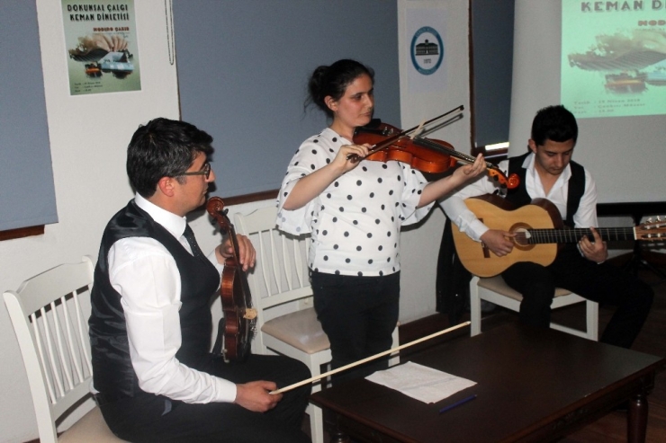 Görme Engelli Medine Öğretmenden Konser