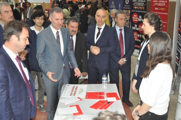 İnegöl’de "Üniversite Ve Meslek Tanıtım Fuarı" Açıldı