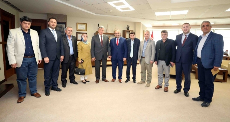 Karaosmanoğlu, “Geleceğin Türkiye’sini İnşa Ediyoruz”