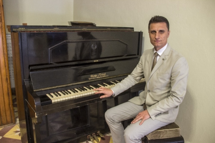 Tarihi Piyano Edremit’te Sergileniyor
