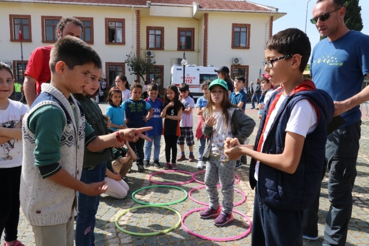 Öğrenciler Anne Babalarının Çocukluk Oyunlarını Oynadı