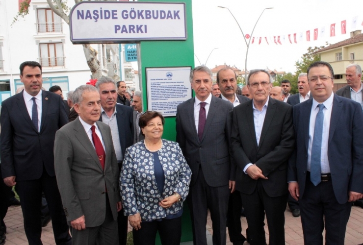 Elazığ’da Yazar Naşide Gökbudak’ın İsmi Parka Verildi