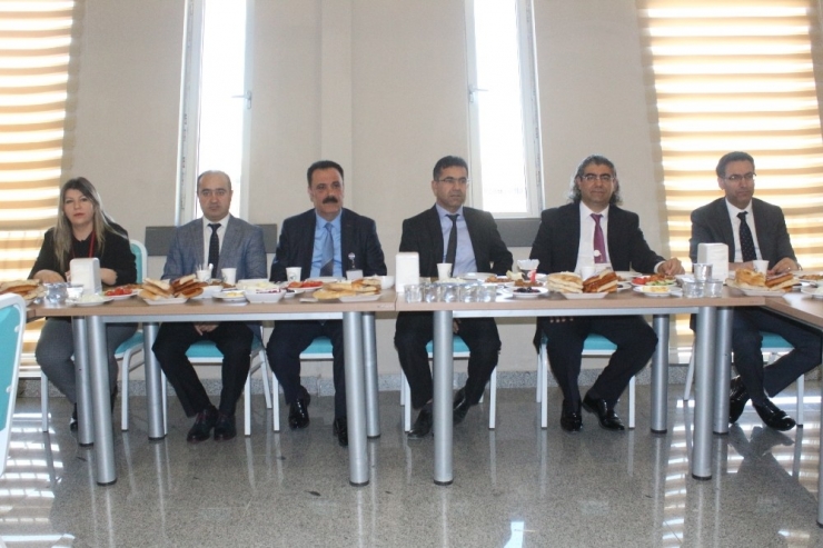 Başhekim Doç. Dr. Parlak: “İşimiz Çok Zor”